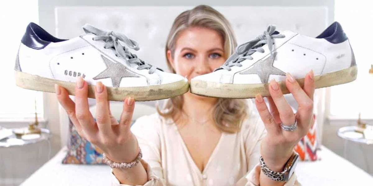 The Space-Star shoes Golden Goose Sneakers Sale feature the extra